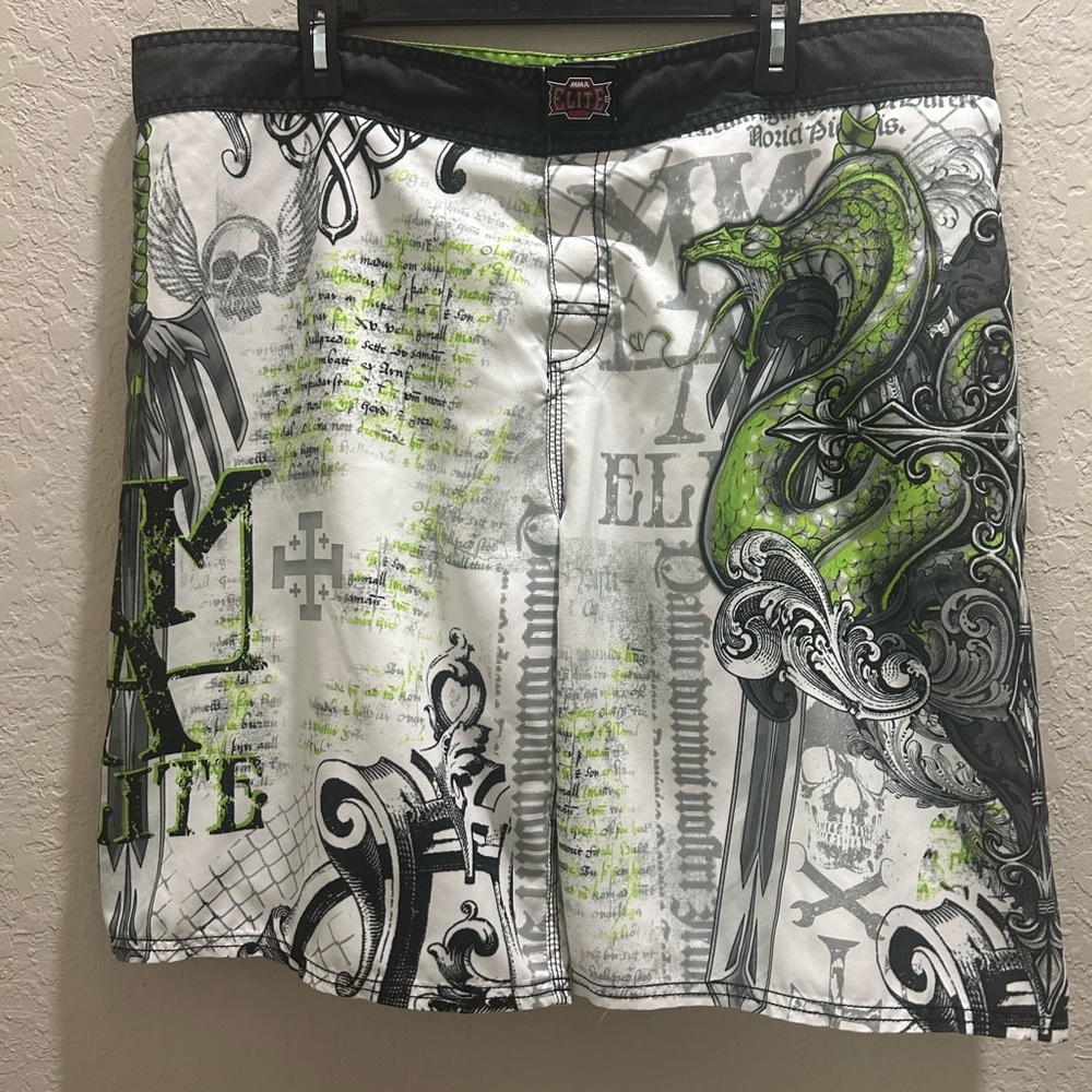 MMA Elite Shorts Mens XL SNAKES Skulls   Swim Trunks Lightweight